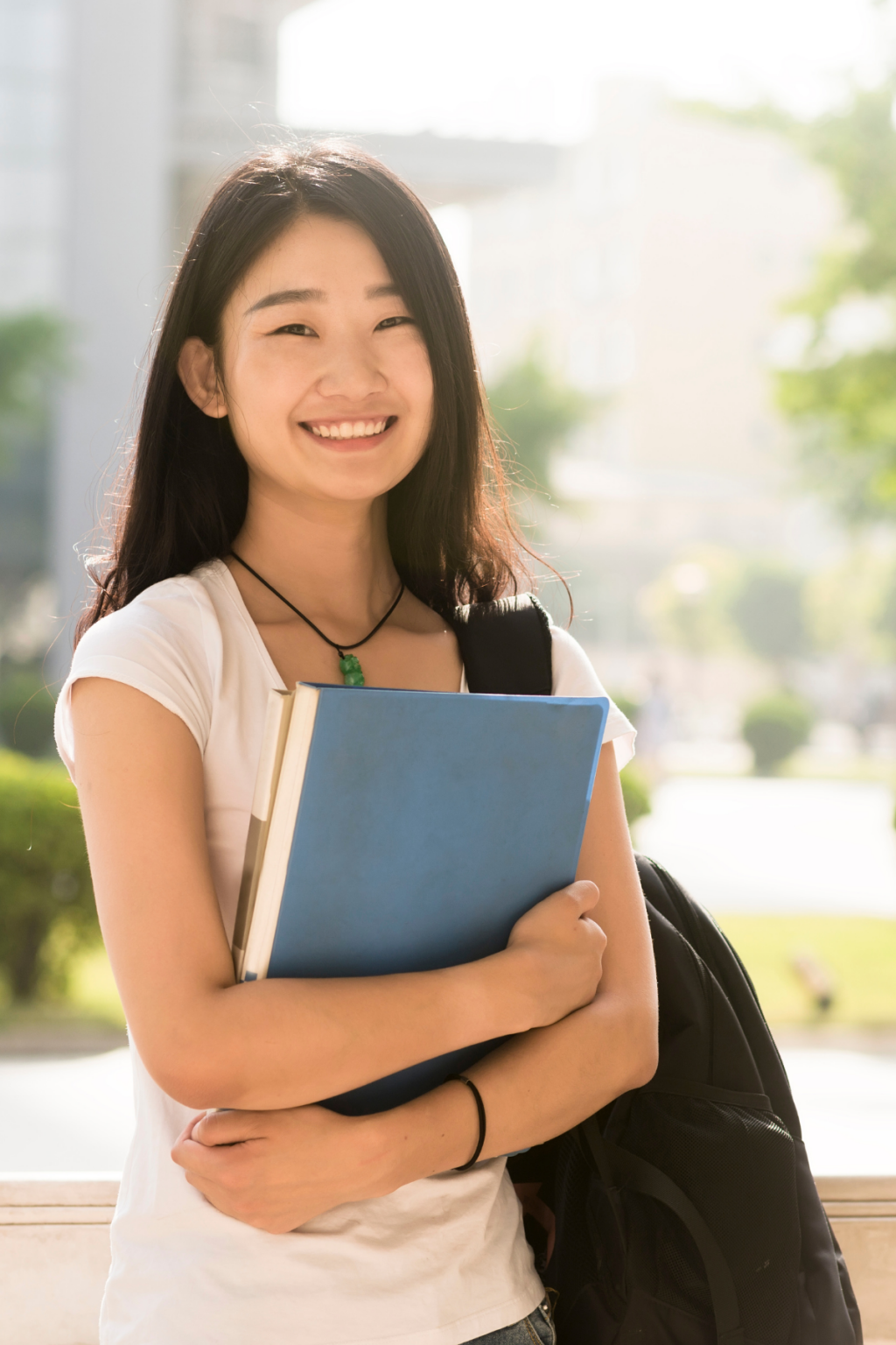 Студентка азиатка улыбающаяся. Азиатские девушки финансы. Фото студентов азиатской внешности.